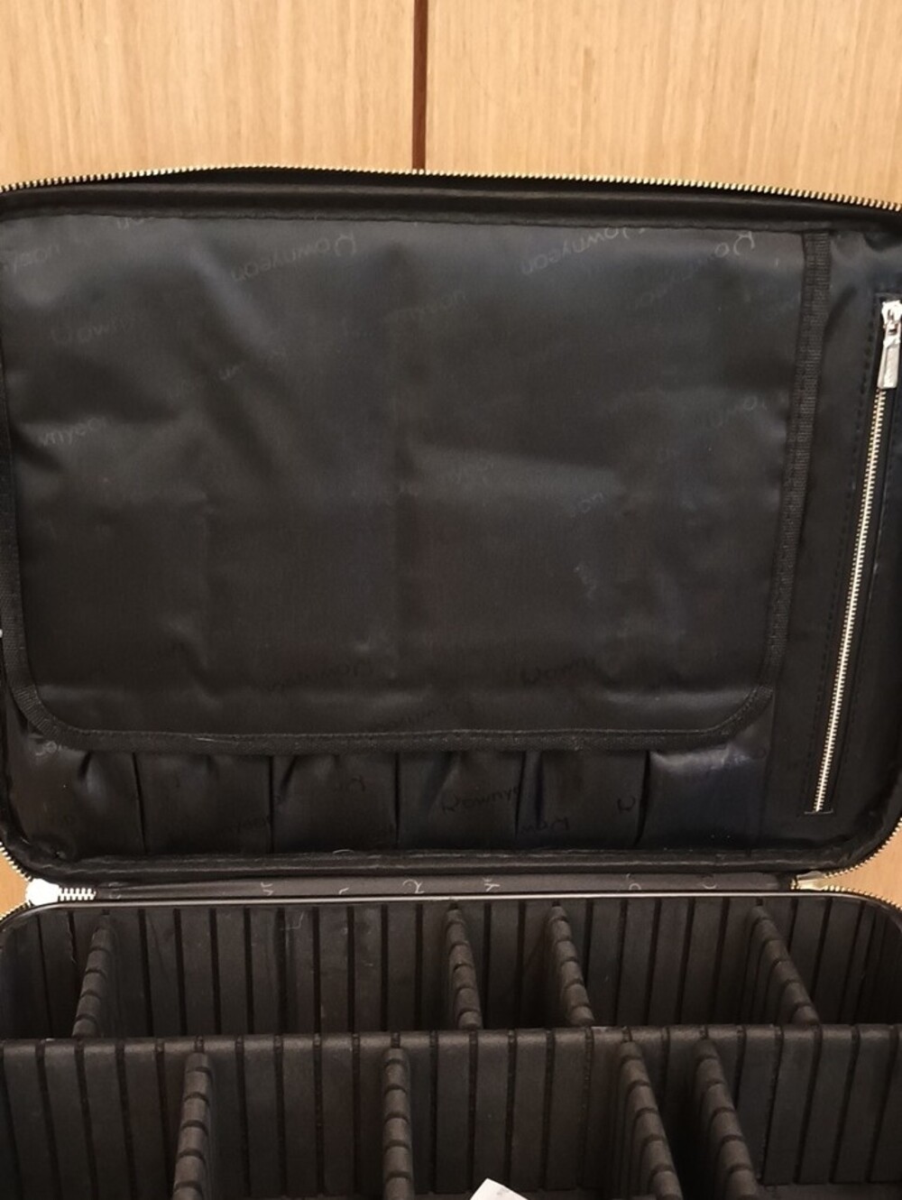 NWOT Rownyeon Professional Black  Makeup Case - Picture 6 of 7